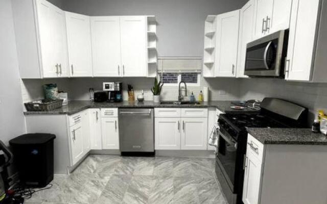 Lovely Logan Square 2-Bedroom in Chicago