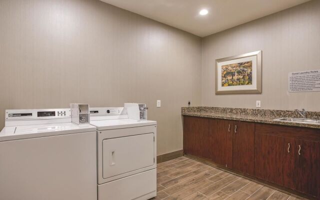 Crystal Inn Hotel & Suites - Logan