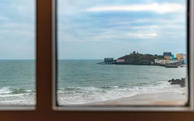 5 Sunny Cove - Direct Beach Access Sea Views