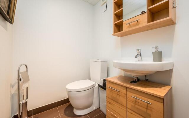 Komeedi Apartment