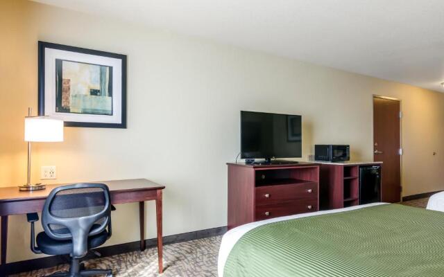 Cobblestone Hotel & Suites - McCook