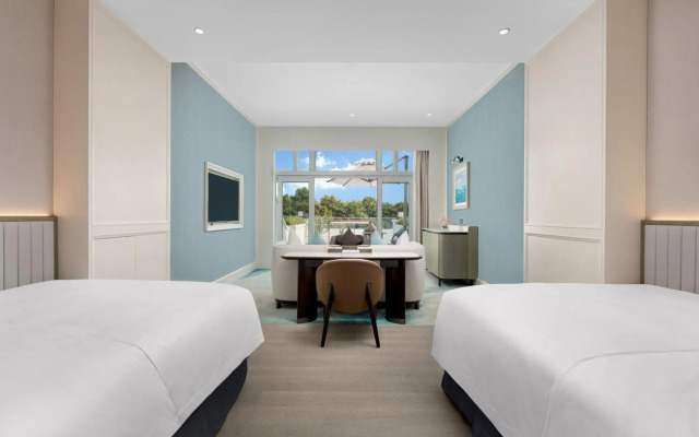 Xiamen International Seaside Hotel (hotel corridor leads to the stone exhibition hall)