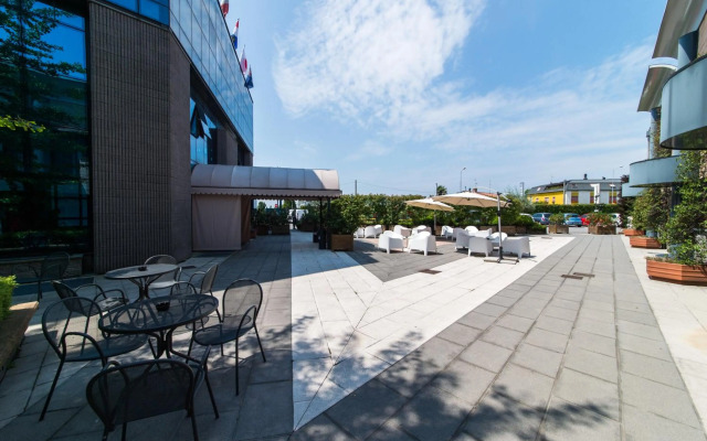 Airport Hotel