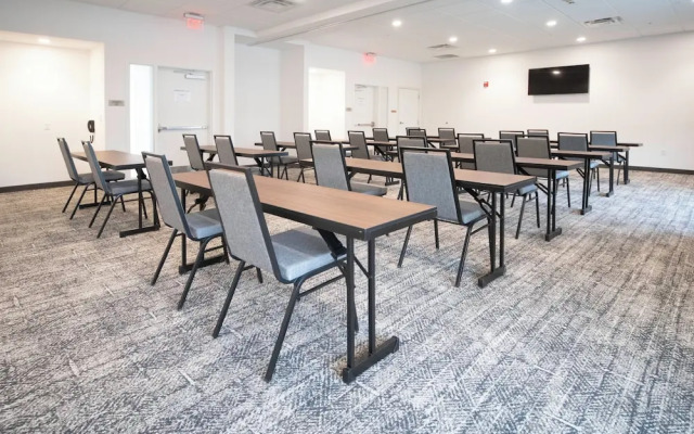 Staybridge Suites Cincinnati East Milford by IHG