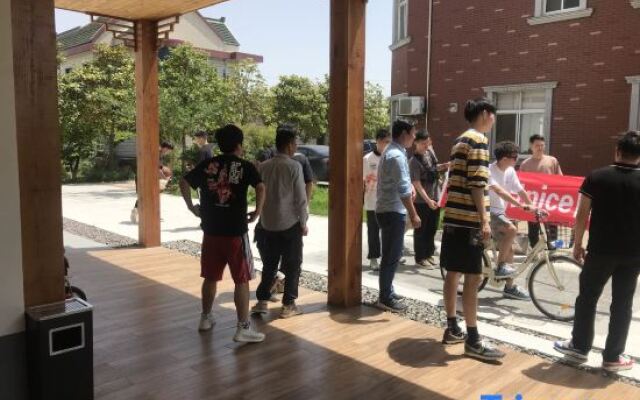 YiJiang ChunShe Guesthouse