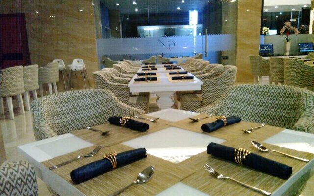 Grand Viveana Hotel