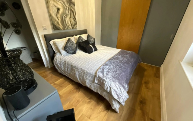Adorable 1 bedroom guest house with free parking