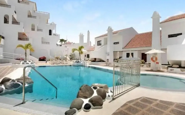 Belvilla by OYO Luxury Penthouse Garajonay