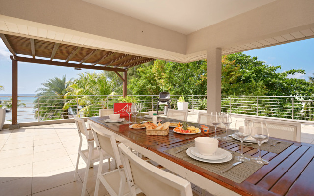 Bon Azur Beachfront Suites & Penthouses with LOV