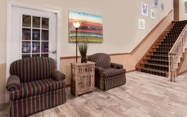 Travelodge by Wyndham Perry National Fairgrounds Area I-75
