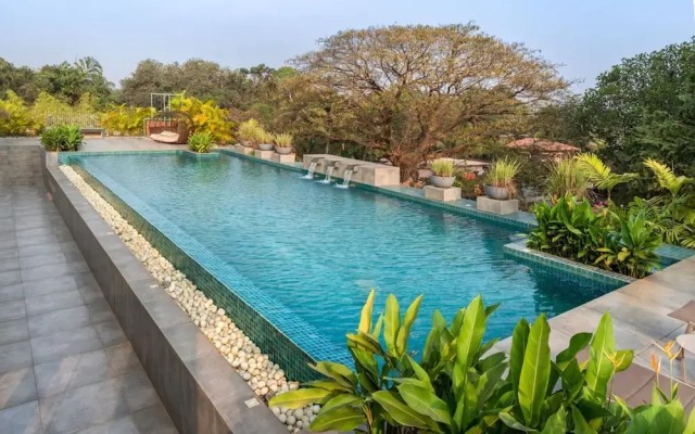 El Arbol by Hireavilla-2br w Rooftop Pool in Nerul