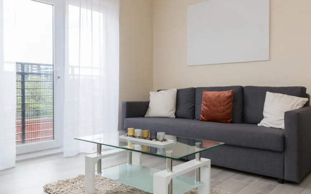 Luxury Two Bed Apartment With Parking - Wolverhampton