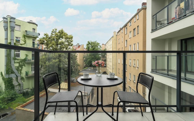 Modern Apartment With Parking by Renters