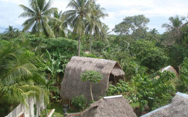 Alumbung Tropical Living