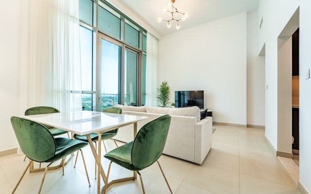 Luxury StayCation - Fancy Apartment Connected To Burj Khalifa