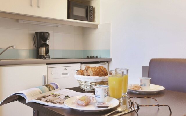 24m At 200m From Beach Residence With Pool