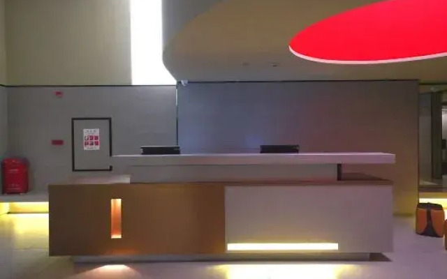 Change Live Hotel