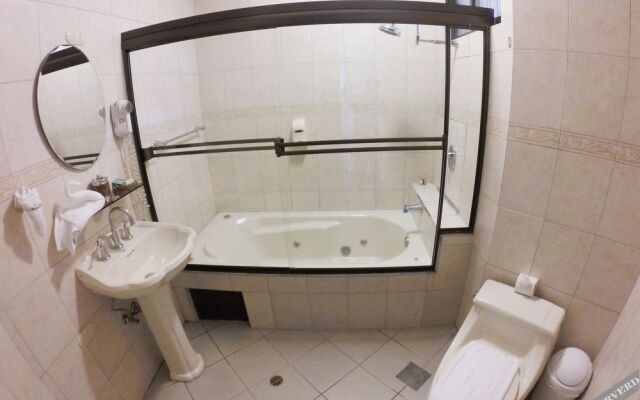 Lucky's Hotel y Casino