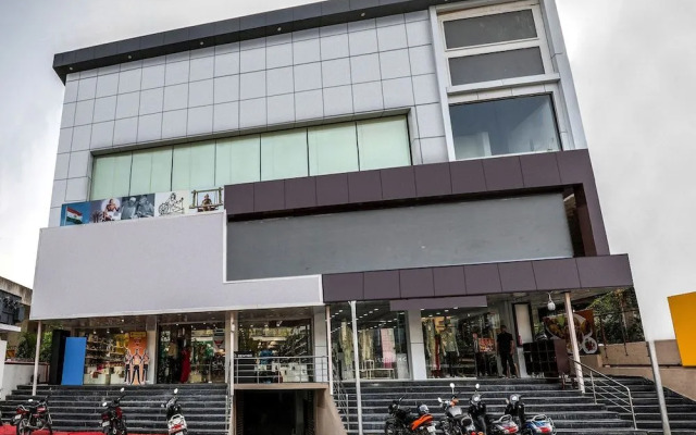 Oyo 14859 Ulavacharu Hotels