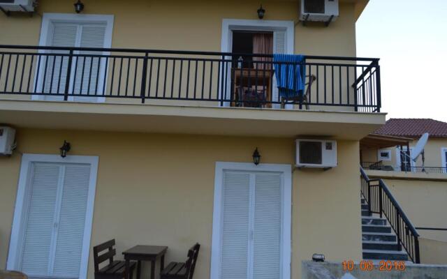 Pink Panther Studios & Apartments
