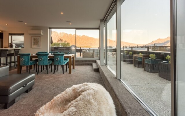 Penthouse on Hallenstein by Touch of Spice