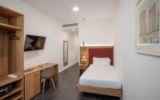 V Hotel