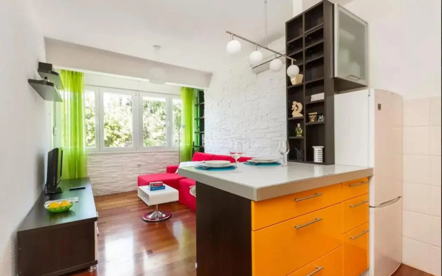 Apartment Put Meja