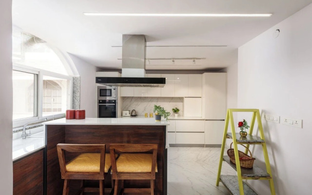 Casabelle by Redolivenr UB City Luxury Apt