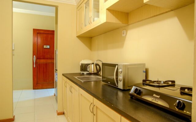 3 Bedrooms Plus Apartment Grand Palace by Travelio