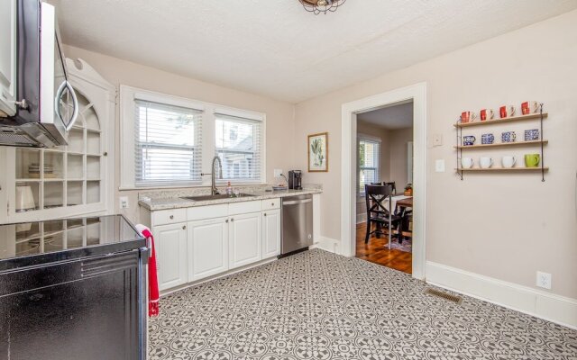 The Broadfoot Bungalow