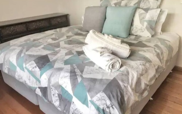 Home Near Shops & Beach – Guest Rooms – Melbourne