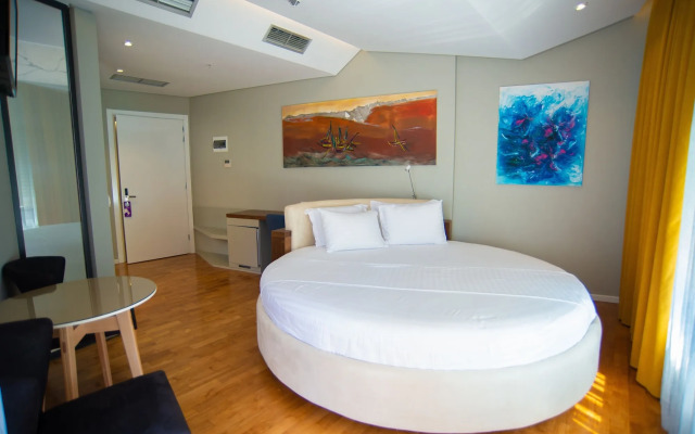 Bougainville Bay Hotel