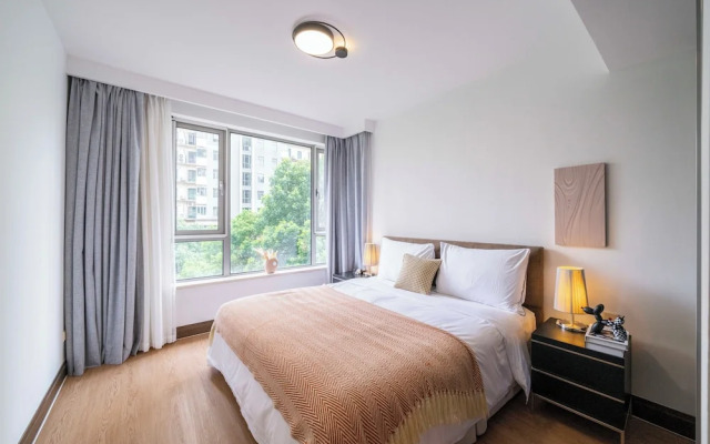 Tyms Modern 1BR 1BA Suite Xujiahui Shops