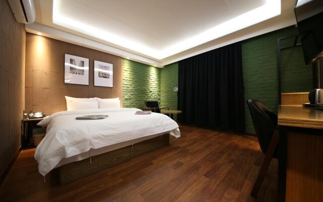 Brown Dot Hotel Cheonan
