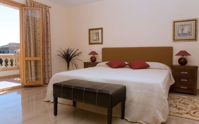 Quaint Villa with Jacuzzi in Sa Pobla