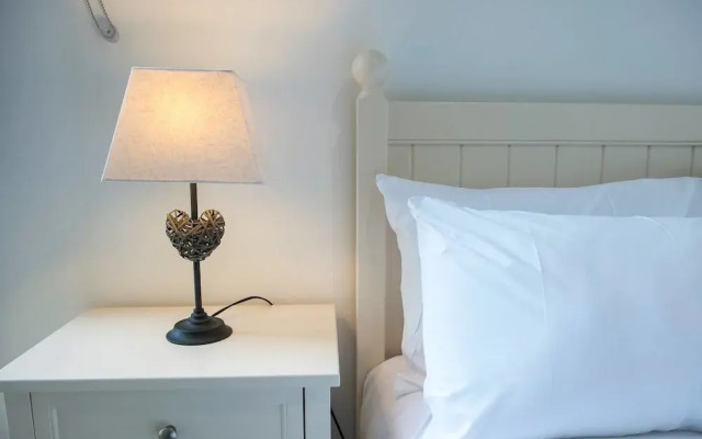 JOIVY New Town 3bed/2bath Apt With Free Parking & Lift!