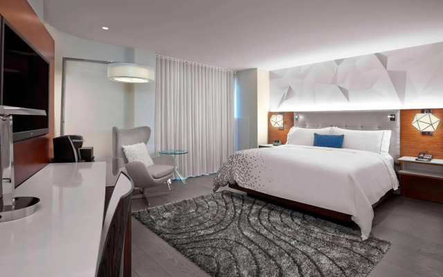 Renaissance Edmonton Airport Hotel