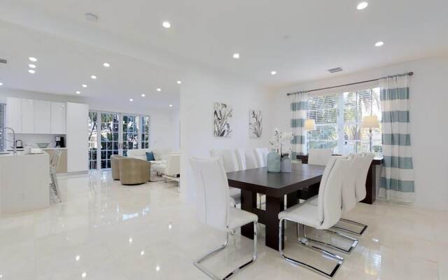 Beautiful Hollywood Beach 4 BR Home W Heated Pool