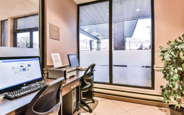 Comfort Inn & Suites Ambassador Bridge