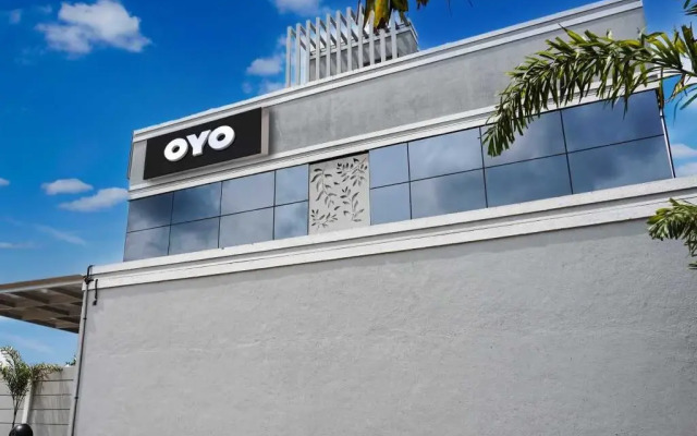 Collection O 80585 Hotel Sky Inn