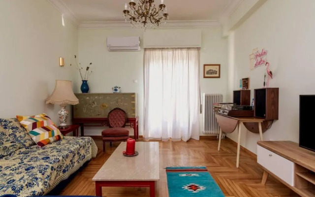 Iphigenia 2 bedroom retro downtown apartment