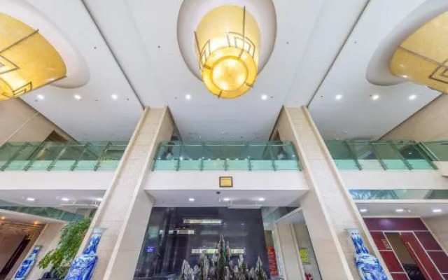 Xining Dongchuan Industrial Park Qingyun Hotel (Chengdong Wuyue Plaza)