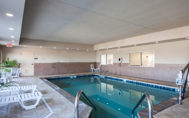 Clarion Hotel Broken Arrow - Tulsa