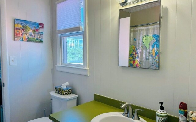 Lime Inn 4 Bedroom Home by RedAwning