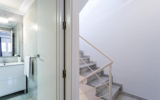 LR2 Private Terrace & Parking Right in the city Center