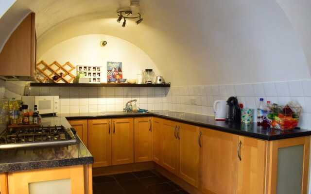 1 Bedroom Apartment In City Centre Location