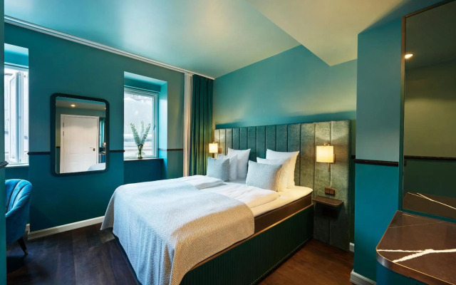 WIDE Hotel