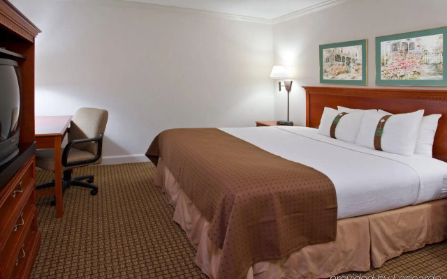 Отель Wyndham Garden Westlake