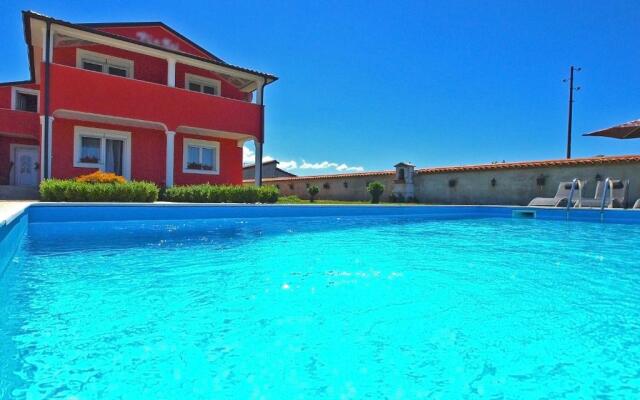 Apartment with pool 1038