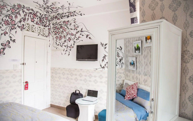 Ken's Backpackers Hotel